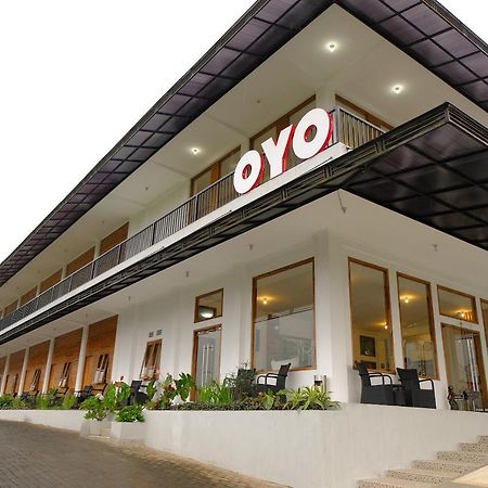 Oyo 446 Hotel Kawi Surapatha Malang Exteriör bild