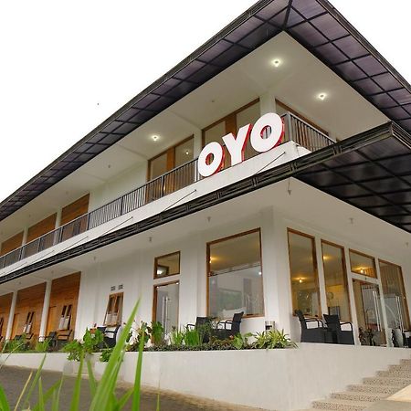 Oyo 446 Hotel Kawi Surapatha Malang Exteriör bild