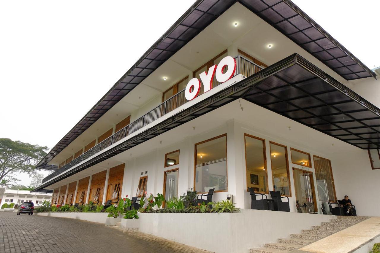 Oyo 446 Hotel Kawi Surapatha Malang Exteriör bild