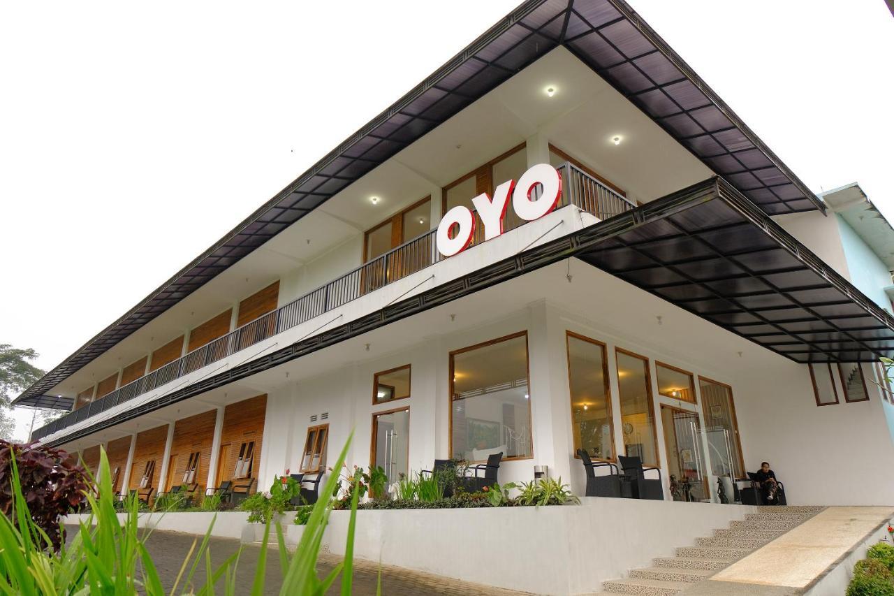 Oyo 446 Hotel Kawi Surapatha Malang Exteriör bild