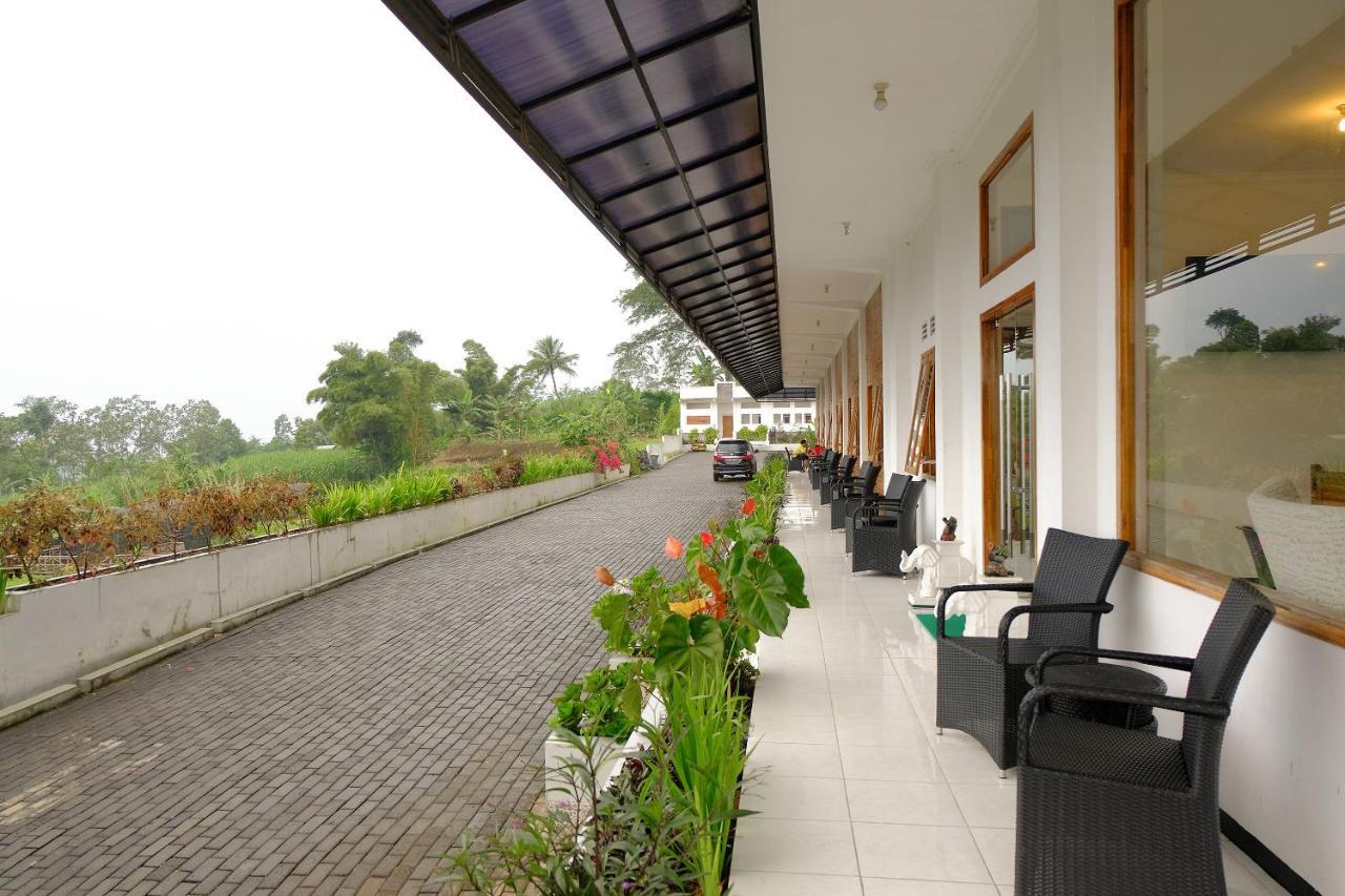 Oyo 446 Hotel Kawi Surapatha Malang Exteriör bild