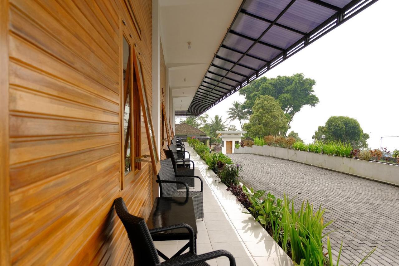 Oyo 446 Hotel Kawi Surapatha Malang Exteriör bild