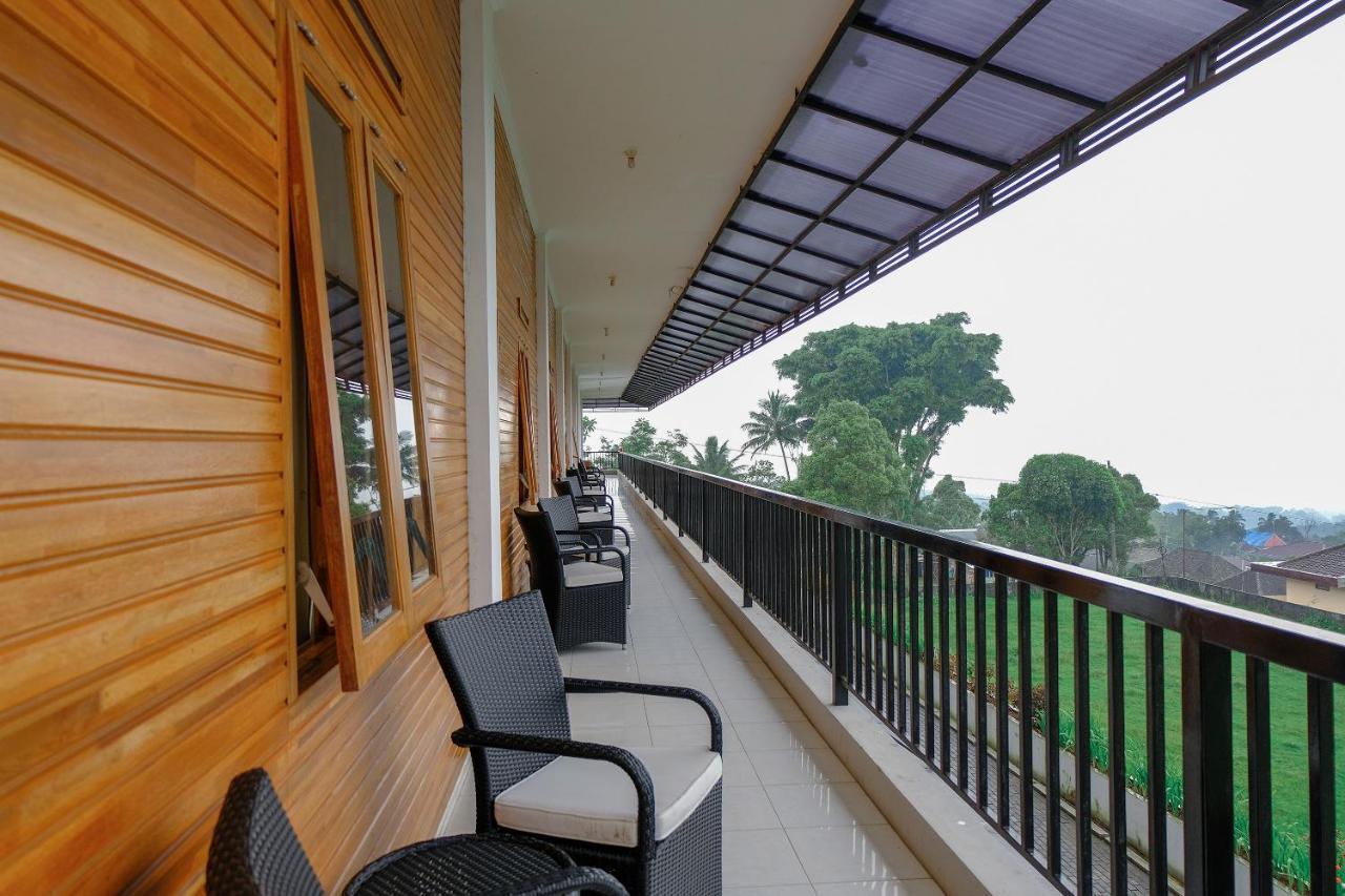 Oyo 446 Hotel Kawi Surapatha Malang Exteriör bild