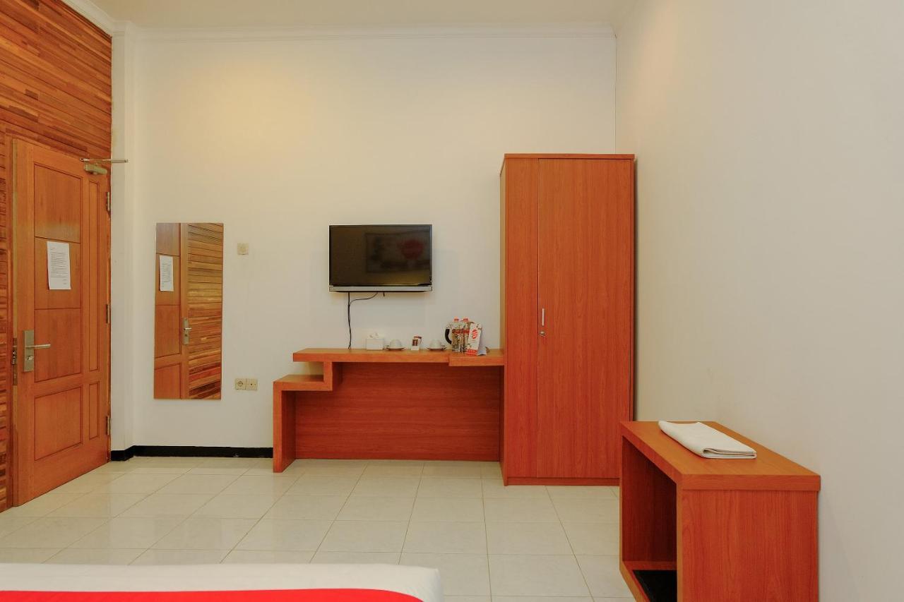 Oyo 446 Hotel Kawi Surapatha Malang Exteriör bild