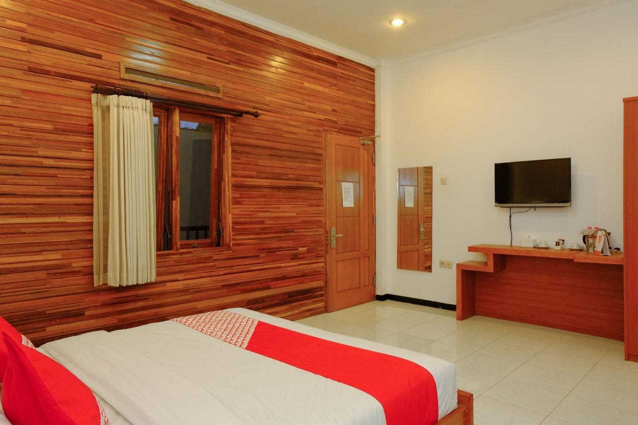 Oyo 446 Hotel Kawi Surapatha Malang Exteriör bild