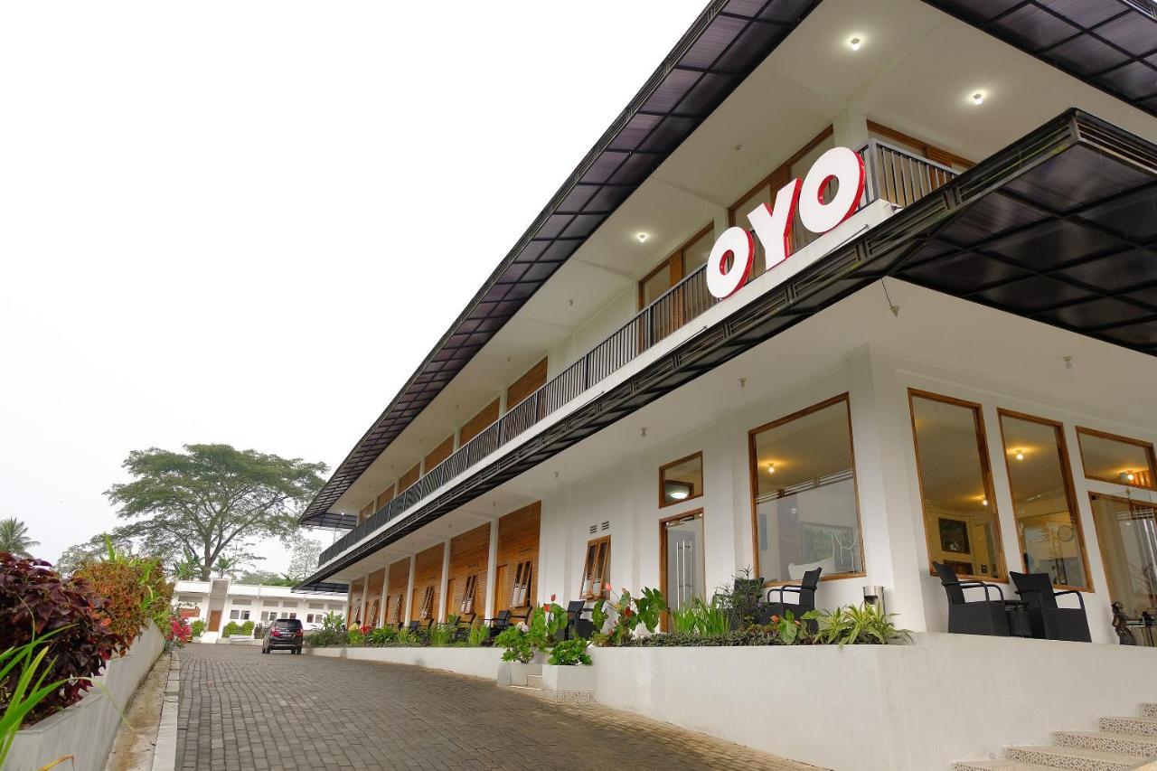 Oyo 446 Hotel Kawi Surapatha Malang Exteriör bild