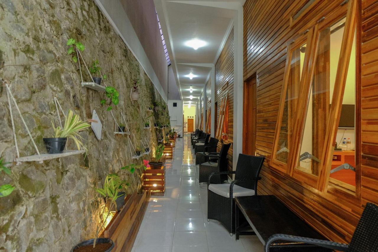 Oyo 446 Hotel Kawi Surapatha Malang Exteriör bild