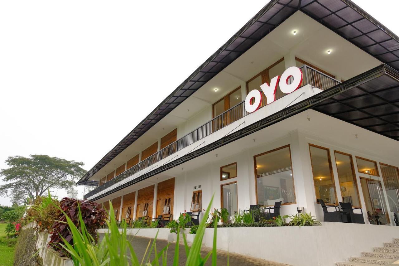 Oyo 446 Hotel Kawi Surapatha Malang Exteriör bild