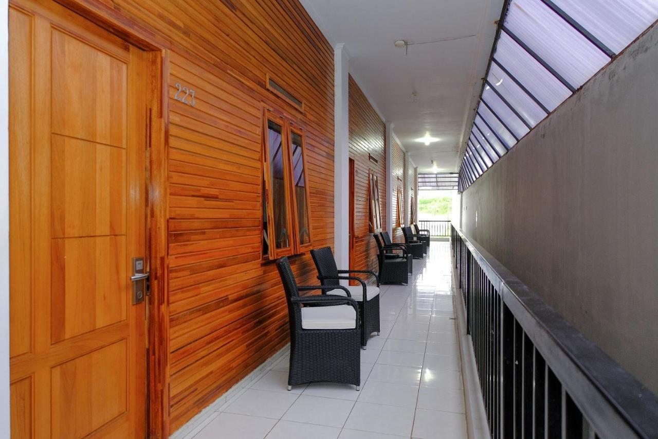 Oyo 446 Hotel Kawi Surapatha Malang Exteriör bild