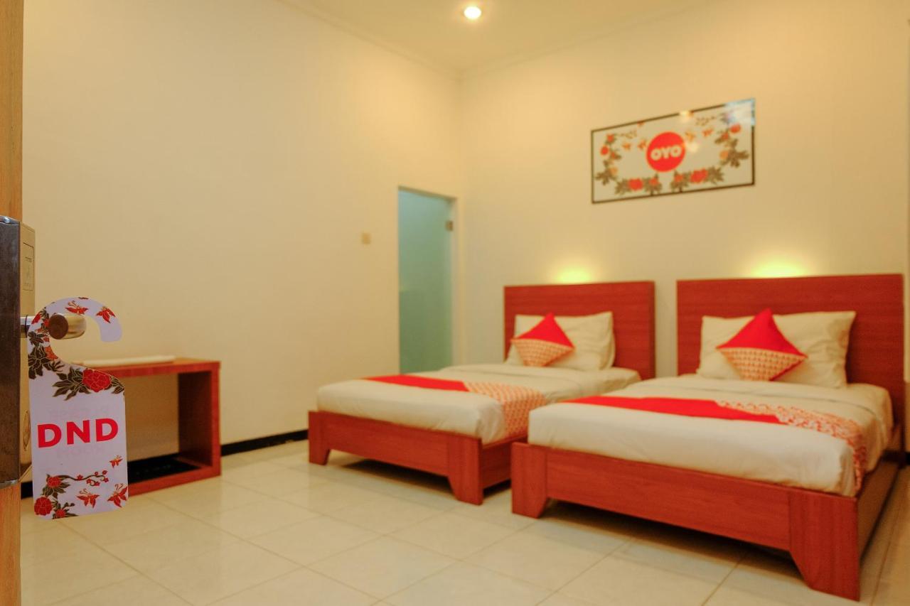 Oyo 446 Hotel Kawi Surapatha Malang Exteriör bild