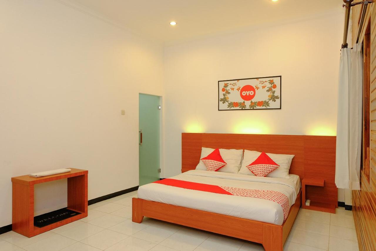 Oyo 446 Hotel Kawi Surapatha Malang Exteriör bild