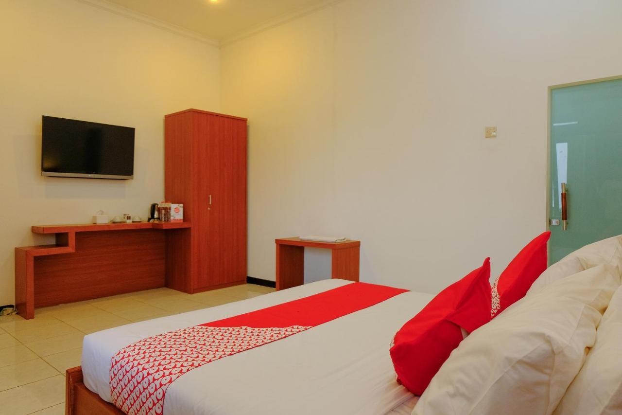 Oyo 446 Hotel Kawi Surapatha Malang Exteriör bild