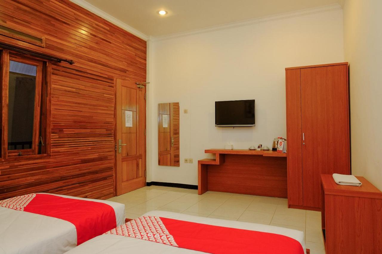 Oyo 446 Hotel Kawi Surapatha Malang Exteriör bild