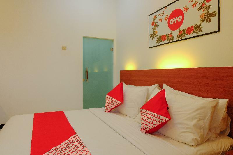 Oyo 446 Hotel Kawi Surapatha Malang Exteriör bild
